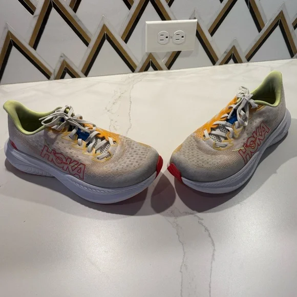 Men’s HOKA Running Shoes - 9.5 - Picture 3 of 6